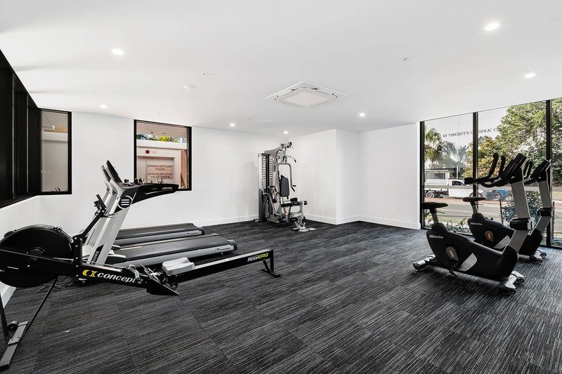 Photo - 86/18 Rememberance Drive, Surfers Paradise QLD 4217 - Image 11