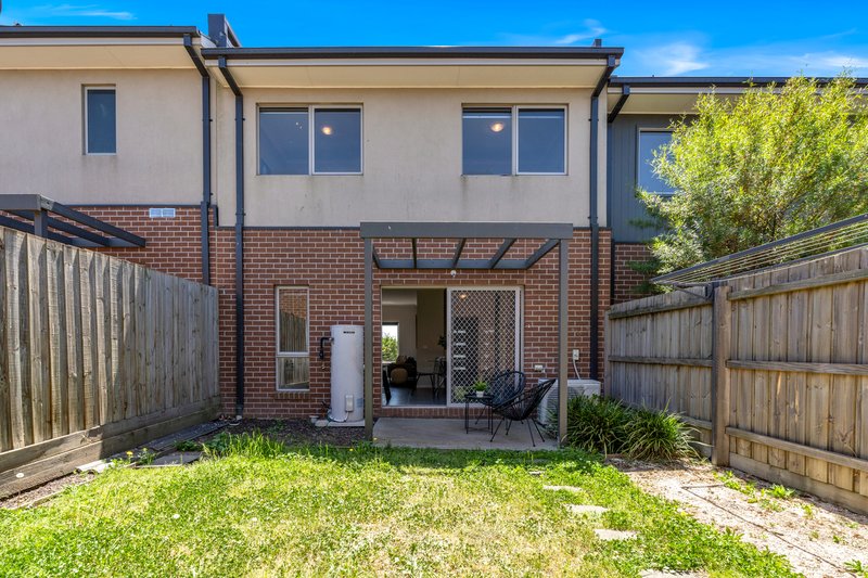 Photo - 8/64 Escapade Boulevard, Craigieburn VIC 3064 - Image 20