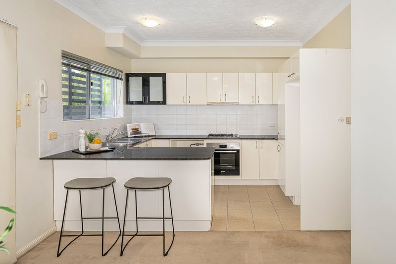 Photo - 8/654 Kingsford Smith Drive, Hamilton QLD 4007 - Image 4