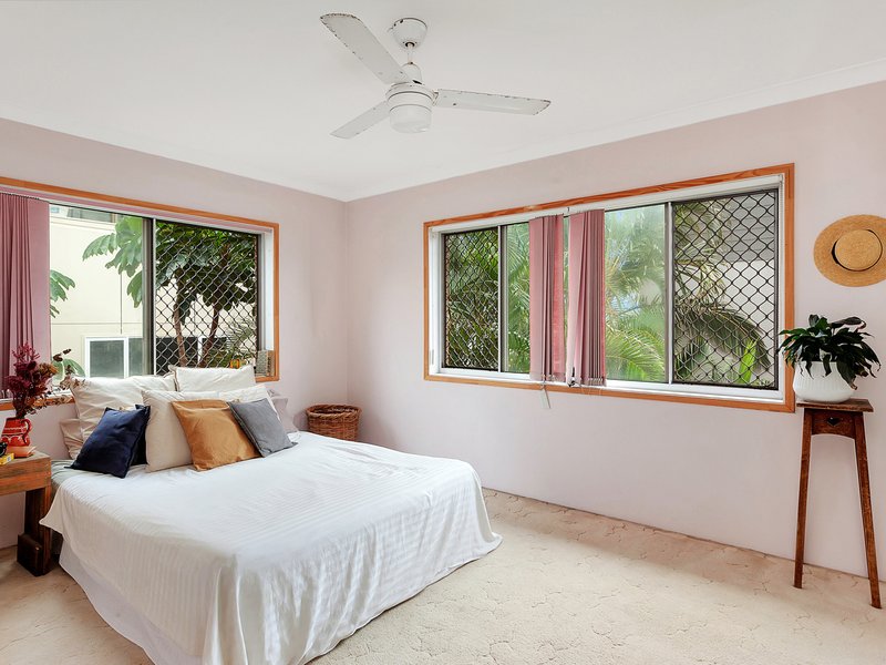 Photo - 8/66 Marine Parade, Miami QLD 4220 - Image 4