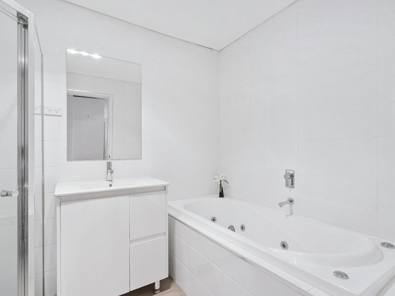 Photo - 8/66 Park Street, Narrabeen NSW 2101 - Image 6