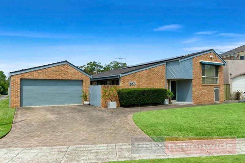 869 Henry Lawson Drive, Picnic Point NSW 2213