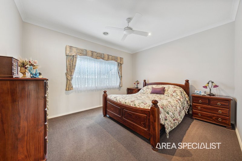 Photo - 87 Banjo Paterson Drive, Pakenham VIC 3810 - Image 4