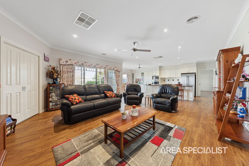 Photo - 87 Banjo Paterson Drive, Pakenham VIC 3810 - Image 12