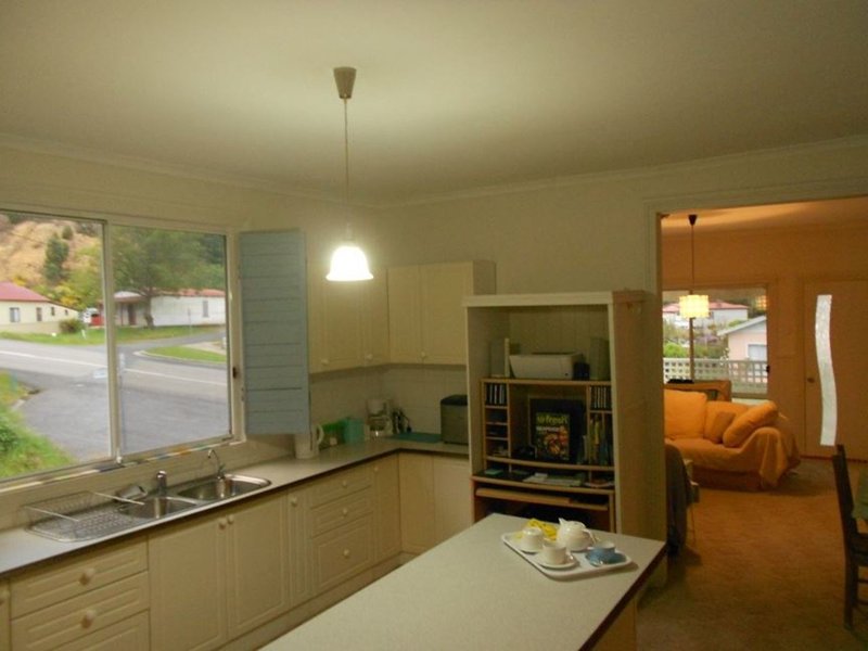 Photo - 87 Batchelor Street, Queenstown TAS 7467 - Image 8