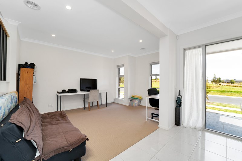 Photo - 87 Baycrest Drive, Point Cook VIC 3030 - Image 10