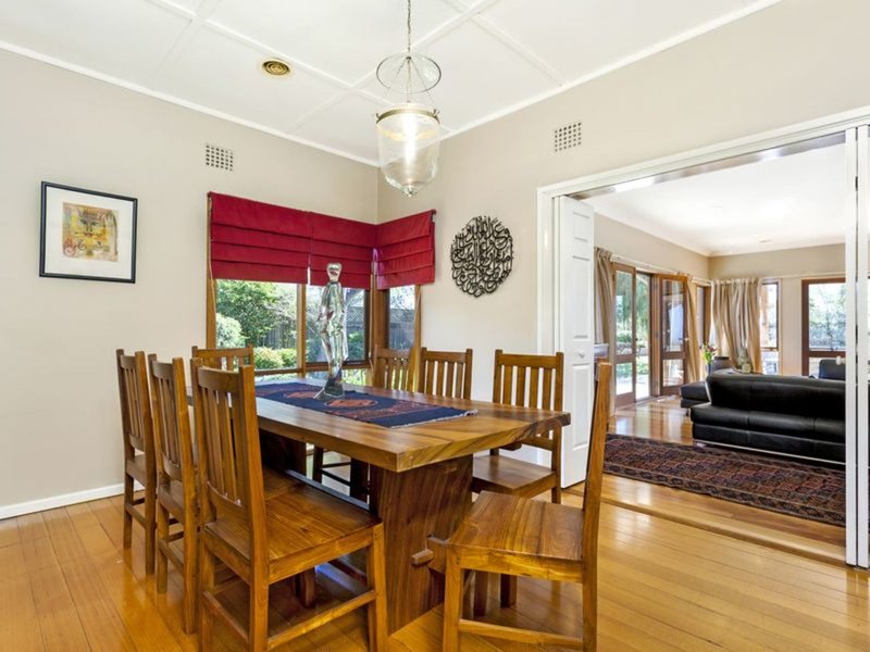 Photo - 87 Captain Cook Crescent, Narrabundah ACT 2604 - Image 4