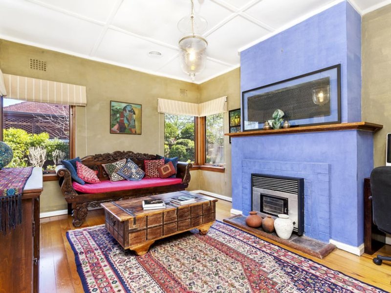 Photo - 87 Captain Cook Crescent, Narrabundah ACT 2604 - Image 5