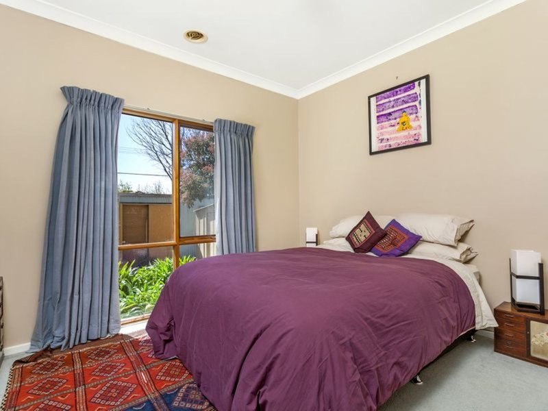 Photo - 87 Captain Cook Crescent, Narrabundah ACT 2604 - Image 8