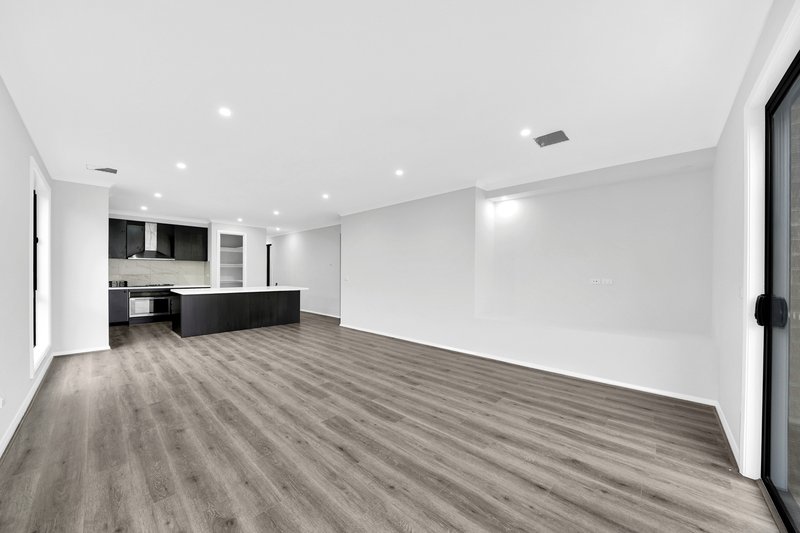 Photo - 87 Eastside Boulevard, Donnybrook VIC 3064 - Image 4