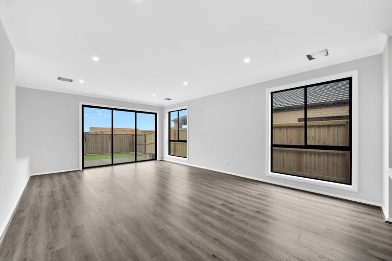 Photo - 87 Eastside Boulevard, Donnybrook VIC 3064 - Image 5