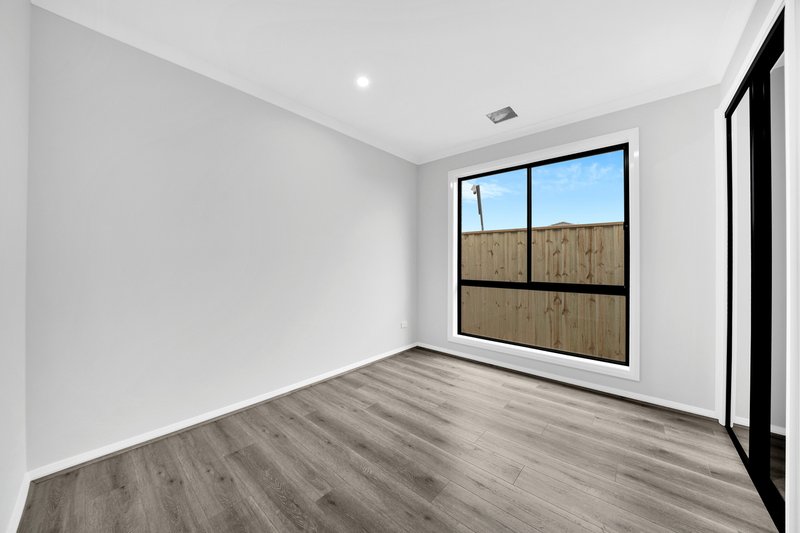 Photo - 87 Eastside Boulevard, Donnybrook VIC 3064 - Image 6