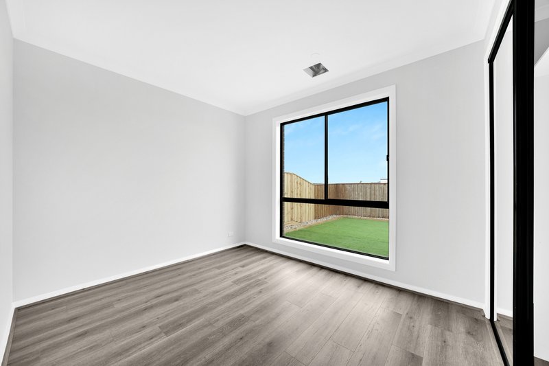 Photo - 87 Eastside Boulevard, Donnybrook VIC 3064 - Image 10