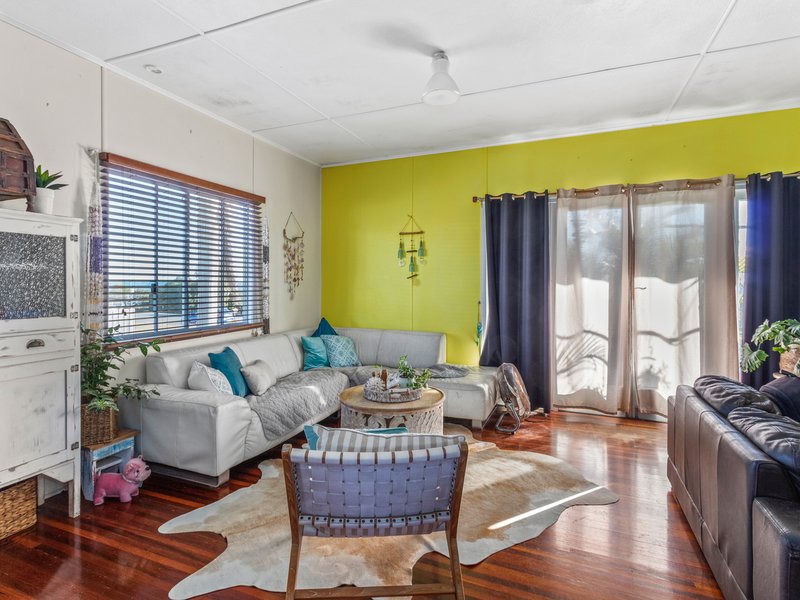 Photo - 87 Esplanade , Point Vernon QLD 4655 - Image 6