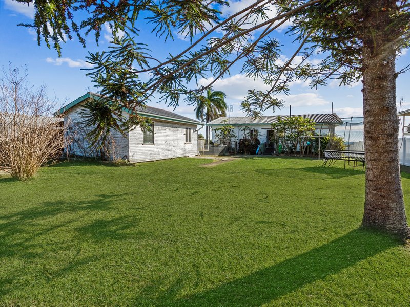 Photo - 87 Esplanade , Point Vernon QLD 4655 - Image 15