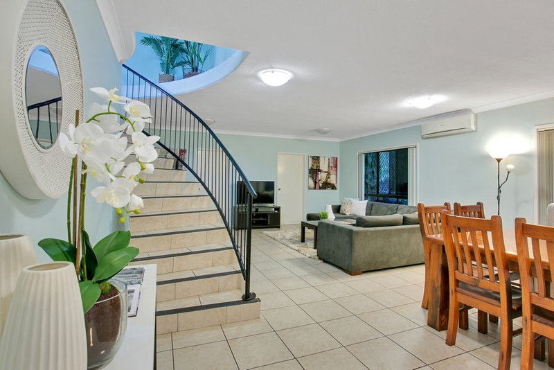 Photo - 87 Glen Holm Street, Mitchelton QLD 4053 - Image 3