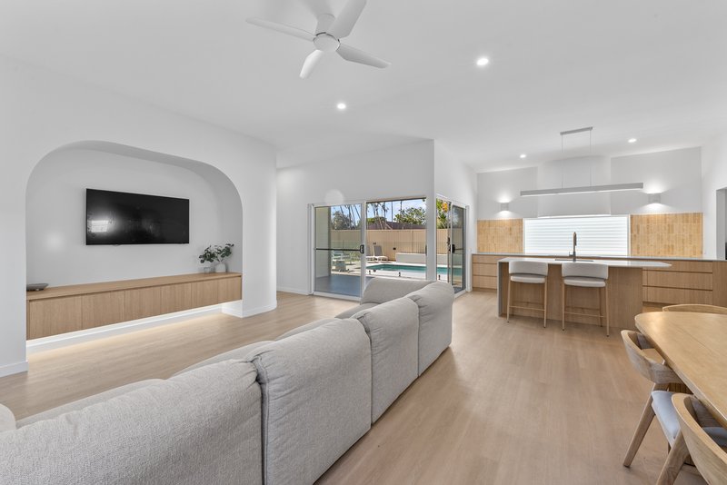 Photo - 87 Hansford Road, Coombabah QLD 4216 - Image 2