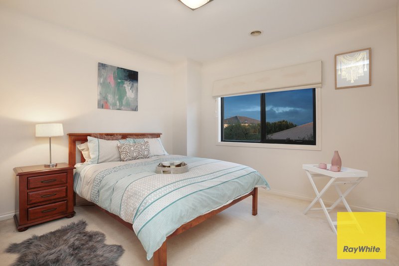 Photo - 87 Hemsley Promenade, Point Cook VIC 3030 - Image 16