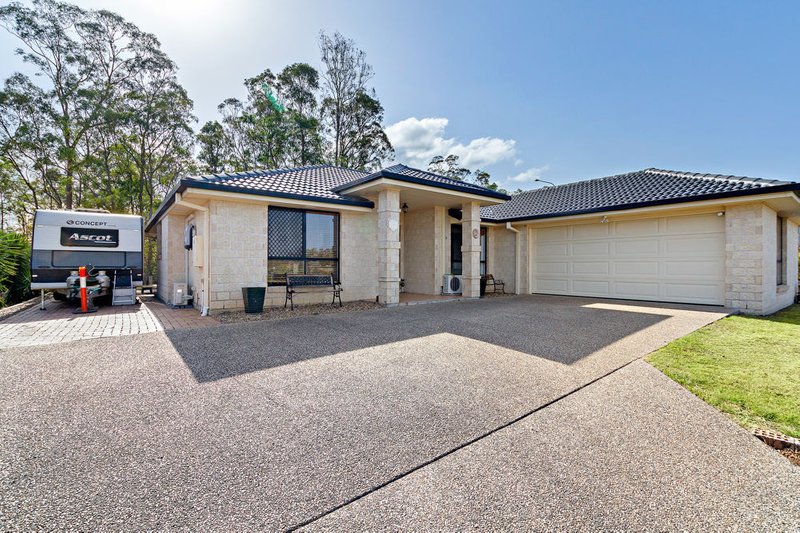 Photo - 87 Hillenvale Avenue, Arana Hills QLD 4054 - Image 12