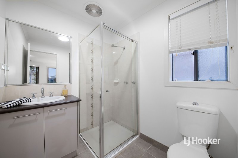 Photo - 87 Lincolnheath Boulevard, Point Cook VIC 3030 - Image 10