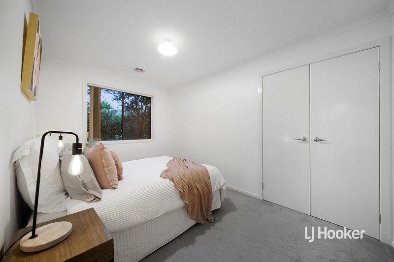 Photo - 87 Lincolnheath Boulevard, Point Cook VIC 3030 - Image 11