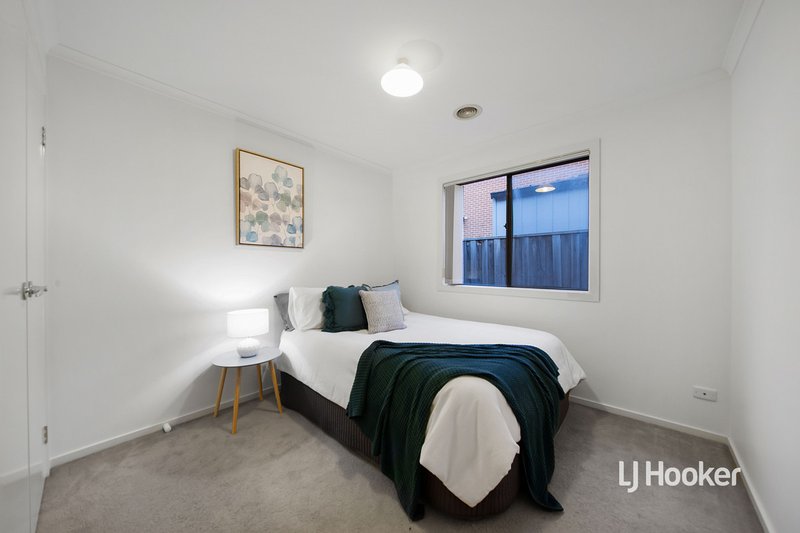 Photo - 87 Lincolnheath Boulevard, Point Cook VIC 3030 - Image 12