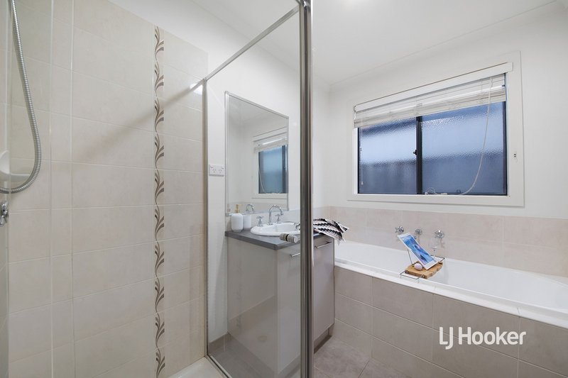 Photo - 87 Lincolnheath Boulevard, Point Cook VIC 3030 - Image 14