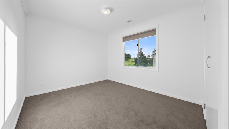 Photo - 87 Madura Promenade, Mickleham VIC 3064 - Image 11