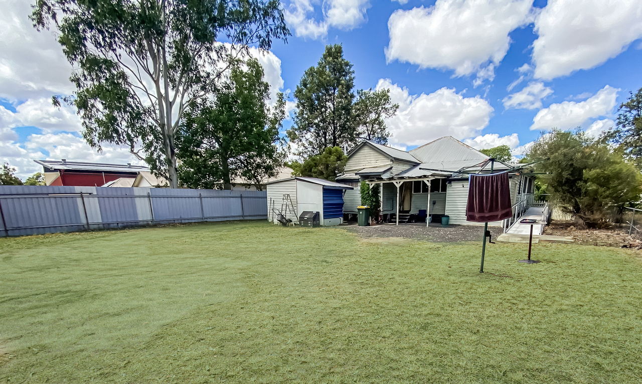 5-bedroom house at 87 Marian Street, Miles, QLD 4415, Western Downs, Queensland