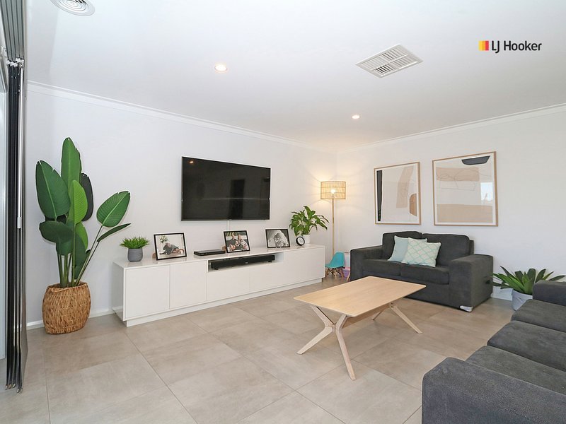 Photo - 87 Messenger Avenue, Boorooma NSW 2650 - Image 6