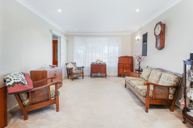 Photo - 87 Oak Drive, Georges Hall NSW 2198 - Image 4