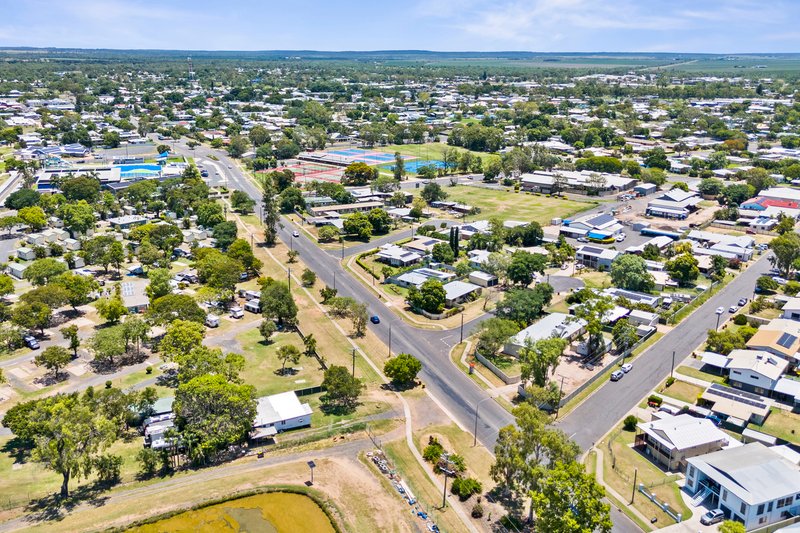 Photo - 87 Opal Street, Emerald QLD 4720 - Image 12