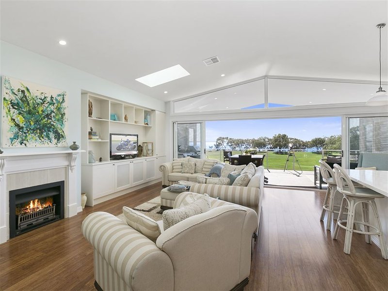 Photo - 87 O'Quinn Street, Nudgee Beach QLD 4014 - Image 4