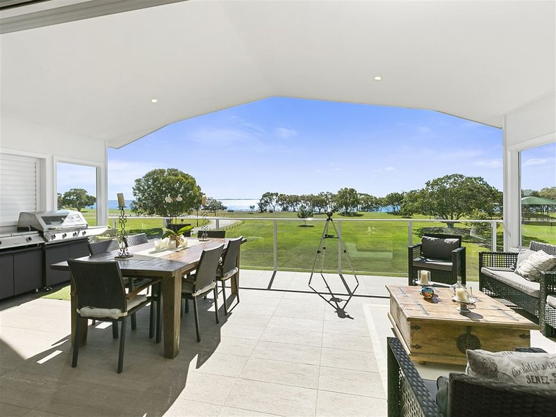 Photo - 87 O'Quinn Street, Nudgee Beach QLD 4014 - Image 6