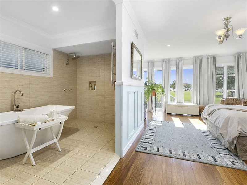 Photo - 87 O'Quinn Street, Nudgee Beach QLD 4014 - Image 13