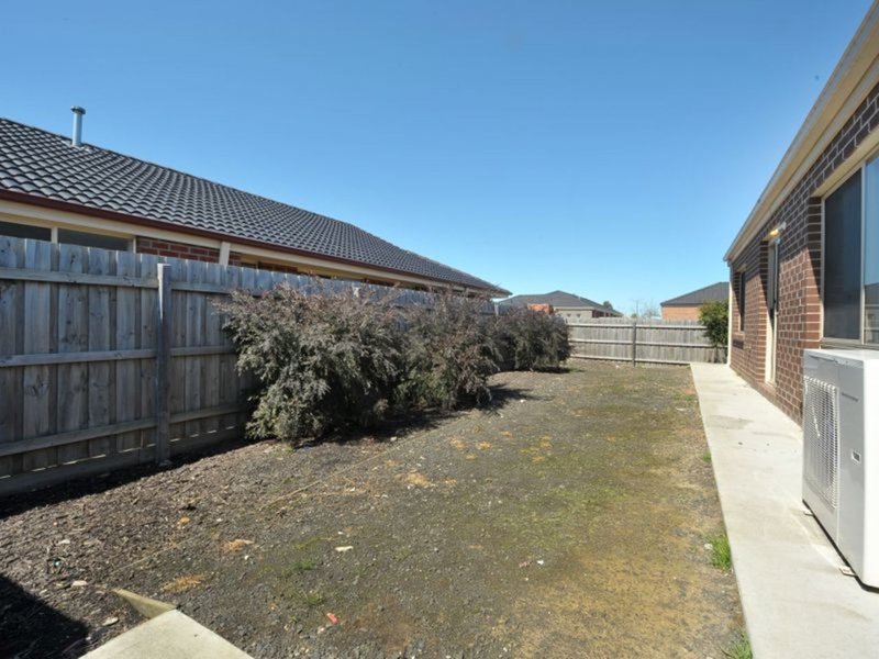 Photo - 87 Sandalwood Drive, Pakenham VIC 3810 - Image 6