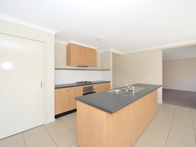 Photo - 87 Sandalwood Drive, Pakenham VIC 3810 - Image 10