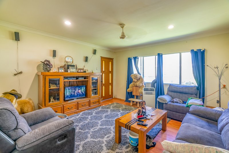 Photo - 87 Sapphire Street, Holland Park QLD 4121 - Image 4