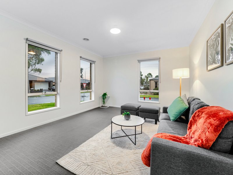 Photo - 87 Selandra Boulevard, Clyde North VIC 3978 - Image 2