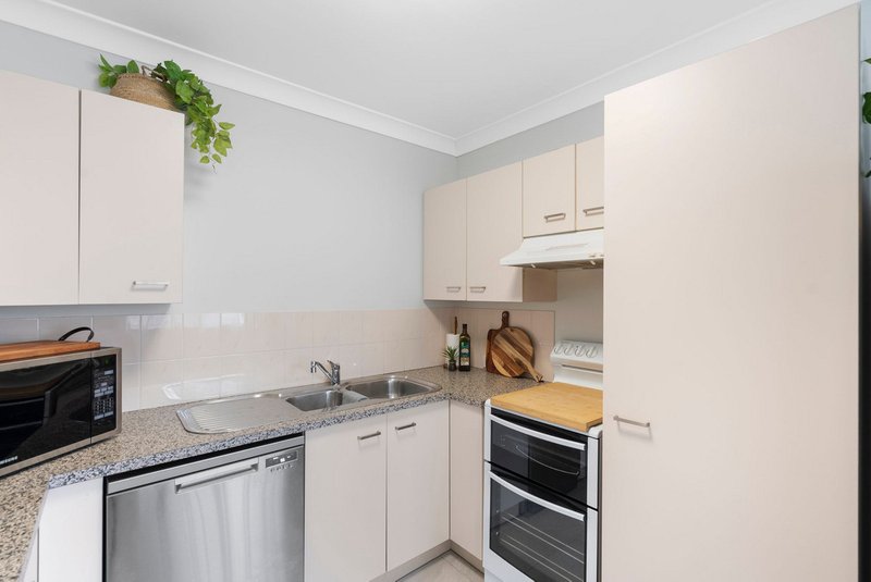 Photo - 8/7 Shields Street, Redcliffe QLD 4020 - Image 3