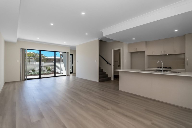 Photo - 87 Strive Loop, Girrawheen WA 6064 - Image 5
