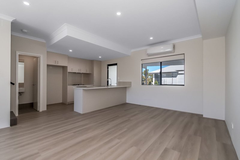 Photo - 87 Strive Loop, Girrawheen WA 6064 - Image 7