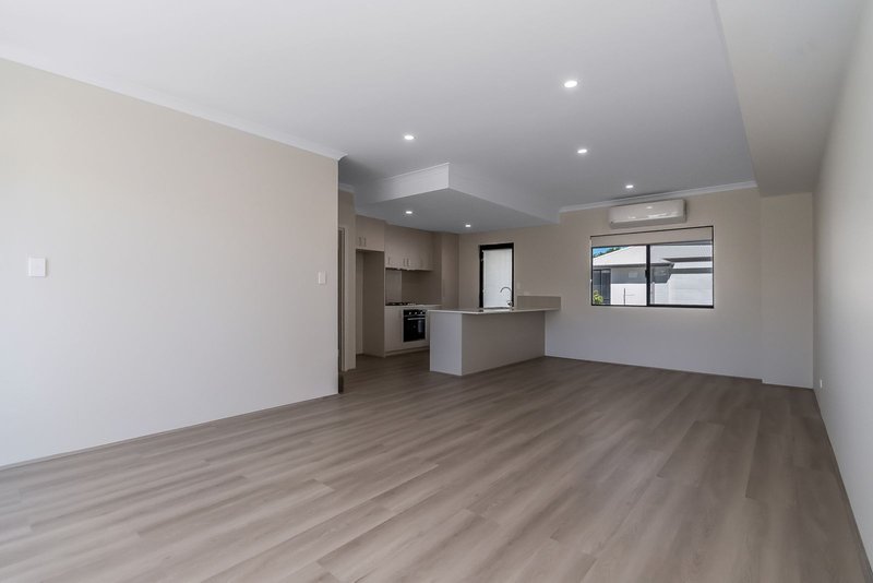 Photo - 87 Strive Loop, Girrawheen WA 6064 - Image 8
