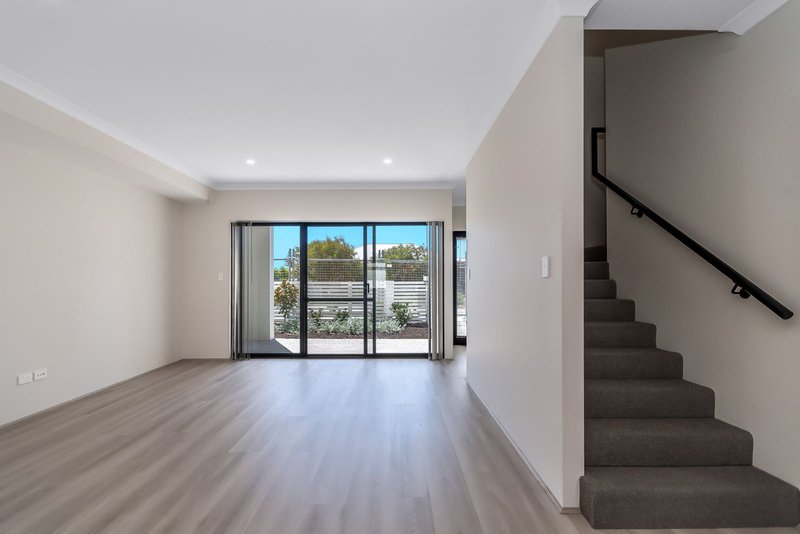 Photo - 87 Strive Loop, Girrawheen WA 6064 - Image 9