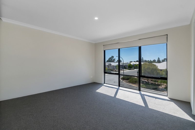 Photo - 87 Strive Loop, Girrawheen WA 6064 - Image 10