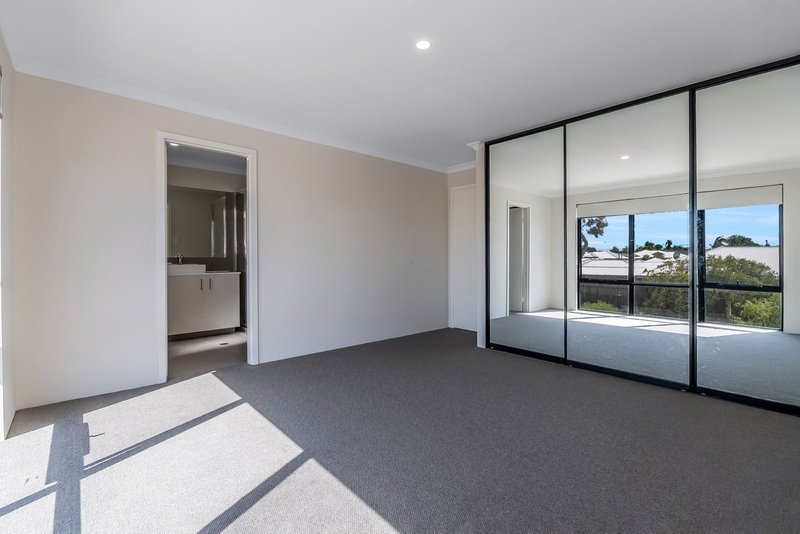 Photo - 87 Strive Loop, Girrawheen WA 6064 - Image 11