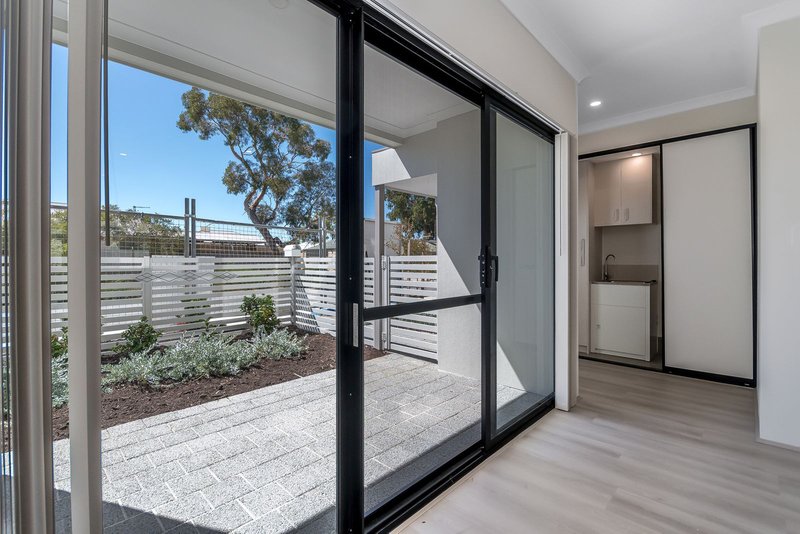 Photo - 87 Strive Loop, Girrawheen WA 6064 - Image 13