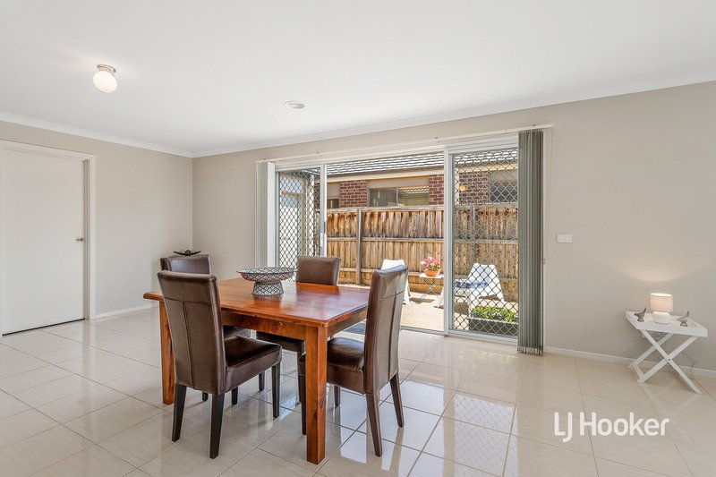 Photo - 87 Tristania Drive, Point Cook VIC 3030 - Image 8