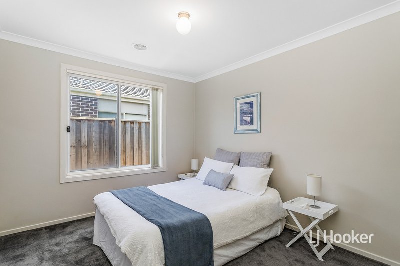 Photo - 87 Tristania Drive, Point Cook VIC 3030 - Image 11