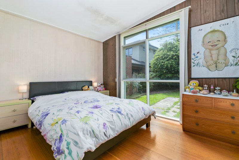 Photo - 87 Winmalee Drive, Glen Waverley VIC 3150 - Image 5